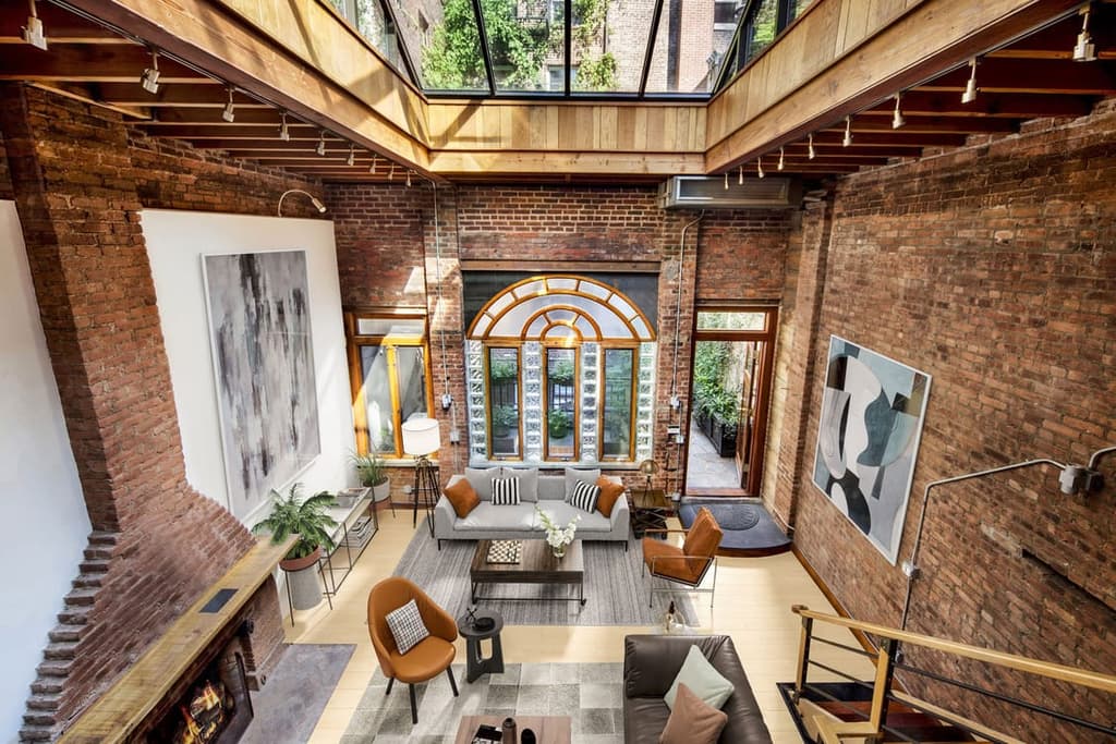 Carriage house for rent in New York City