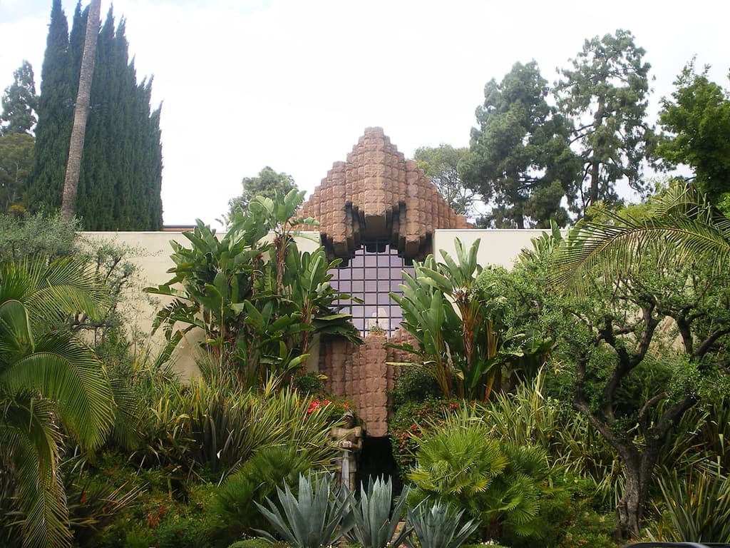 The XX shoots I Dare You at Sowden House LA