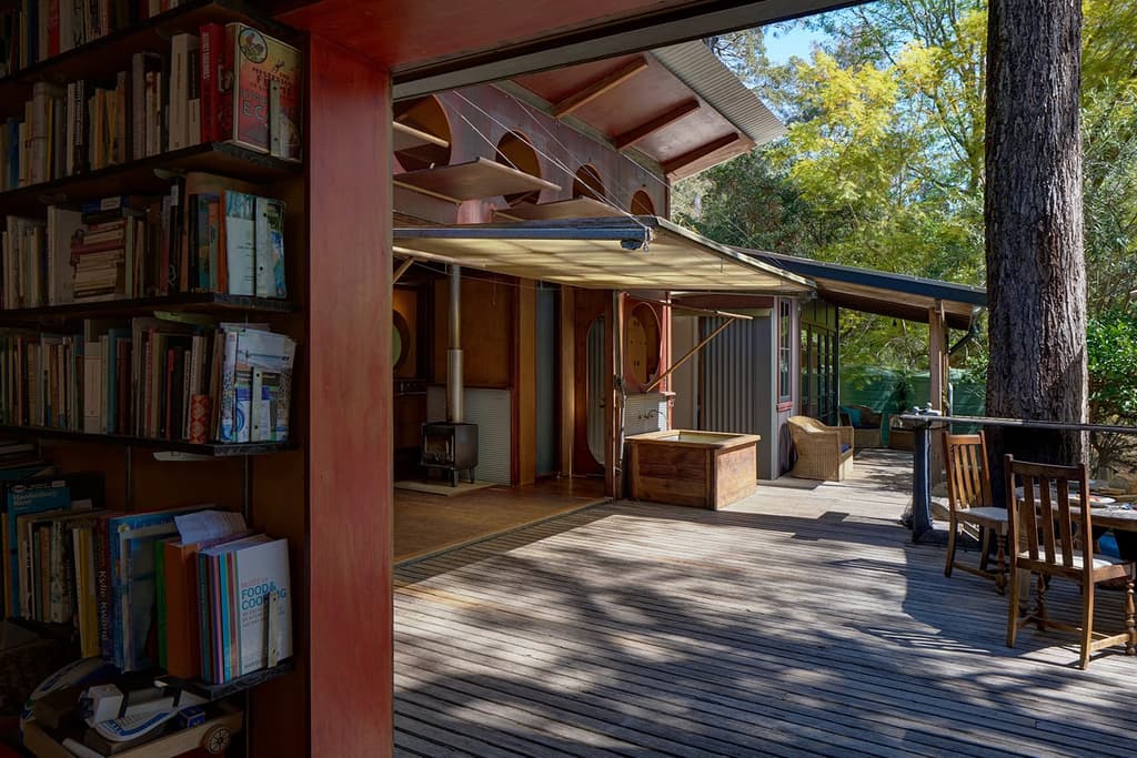 A bush home by Richard Leplastrier in New South Wales
