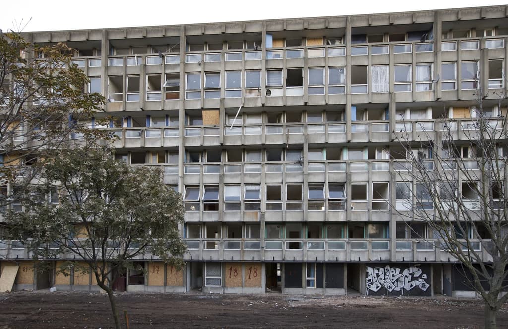 V&A adds piece of Brutalist estate Robin Hood Gardens to its collection