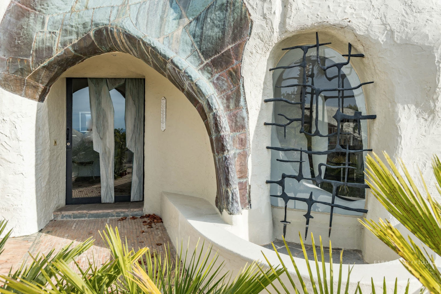 Cavelike Provence home by Jacques Couëlle lists for €2.4m