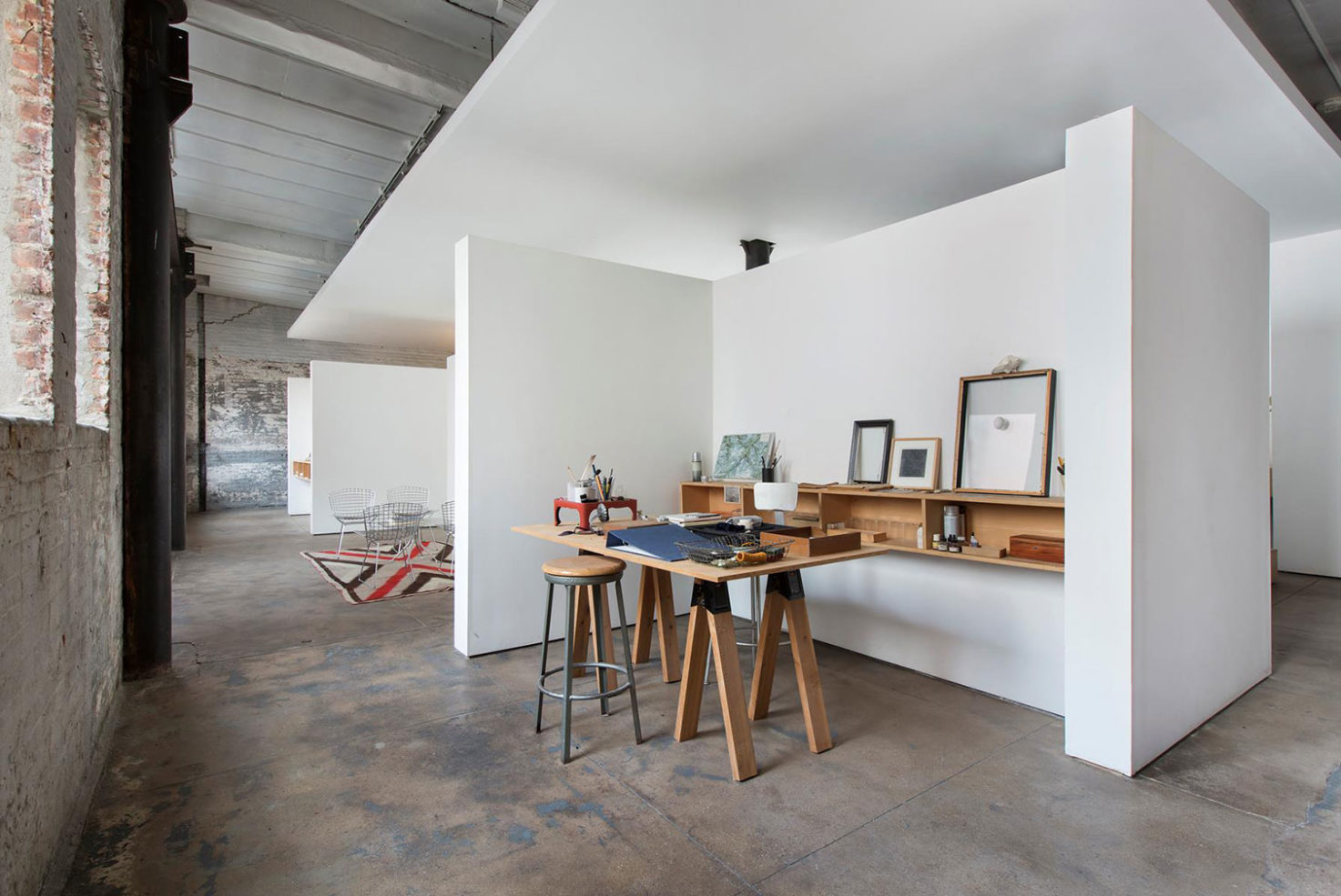 Minimalist concrete apartment lists for 11m in Manhattan