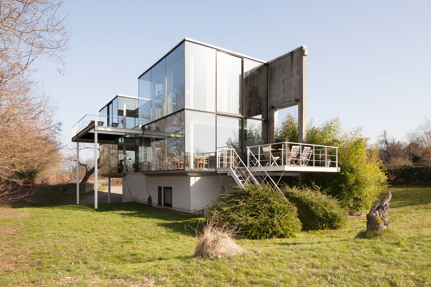 Brutalist villa by Peter Tachelet is for sale in Brussels