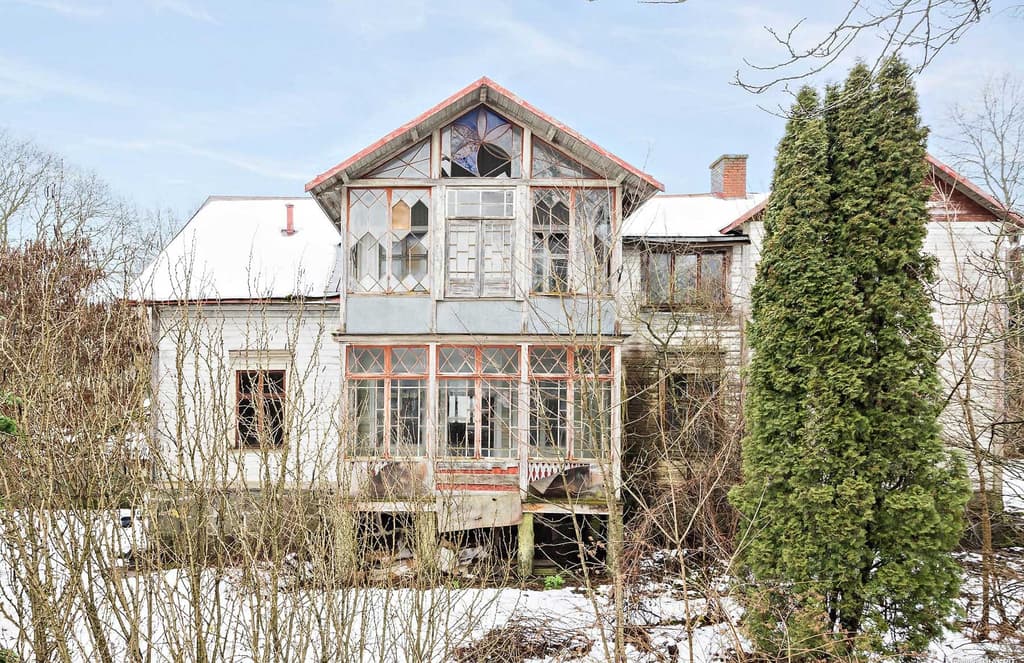 Could this Swedish fixer-upper be your 2018 renovation challenge?