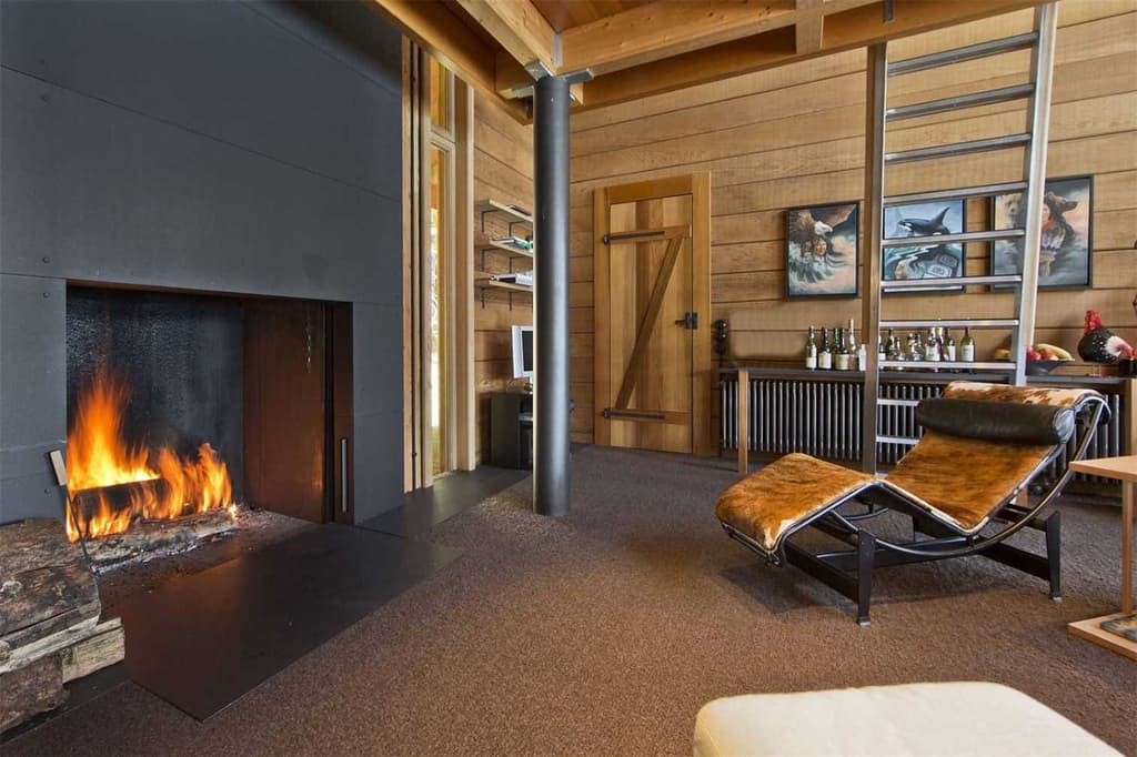 Hidden Bay Retreat in Alaska
