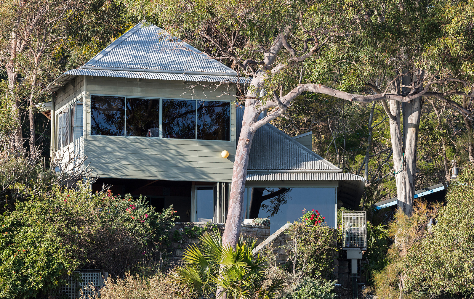 Pitt Point house by Ken Woolley in Pittwater, Sydney