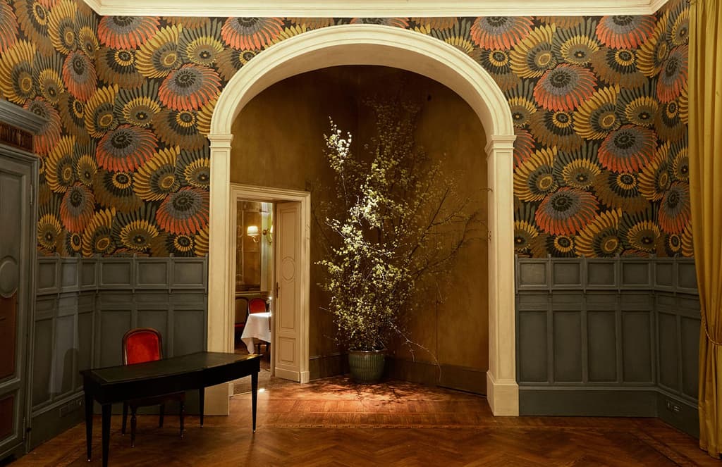 Cracco restaurant opens in the oldest shopping mall in the world