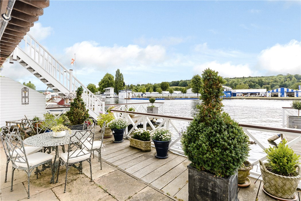 Boathouse in HenleyonThames hits the market