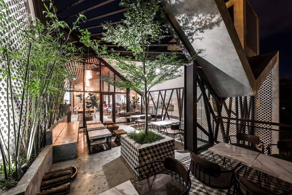 Le House designs a ‘secret garden’ cafe in Hanoi