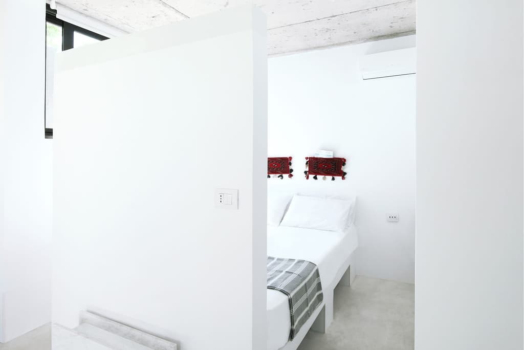 Monocabin tiny home in Greece