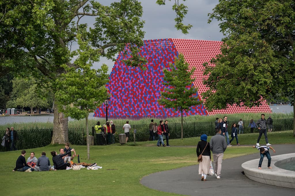 The London Mastaba, Serpentine Lake, Hyde Park 2016-1018. Photography: Wolfgang Volz