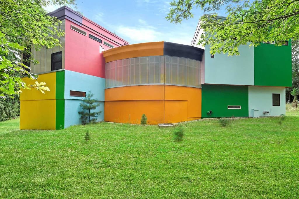 Biocleave life-span extending house by Arakawa and Madeline Gins in East Hampton