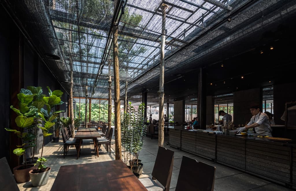 Ho Chi Minh City restaurant shades diners with agricultural netting