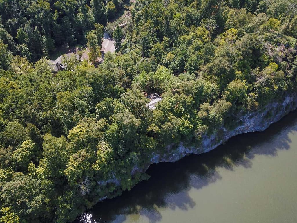 Modernist home for sale in Knoxville Tennessee designed by William Starke Shell