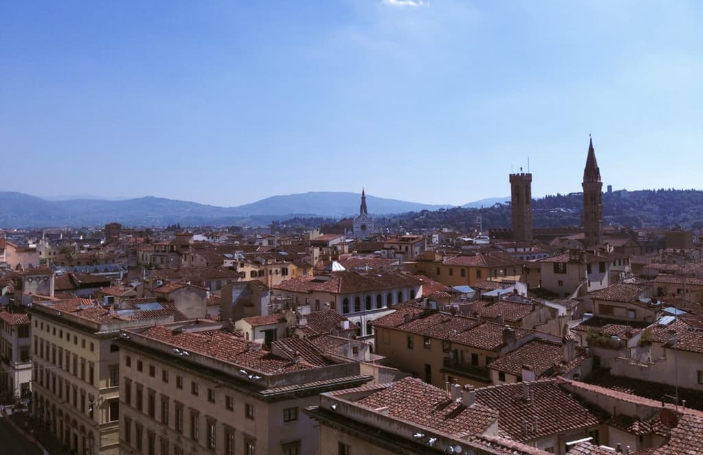 Florence bans tourists from eating on the streets