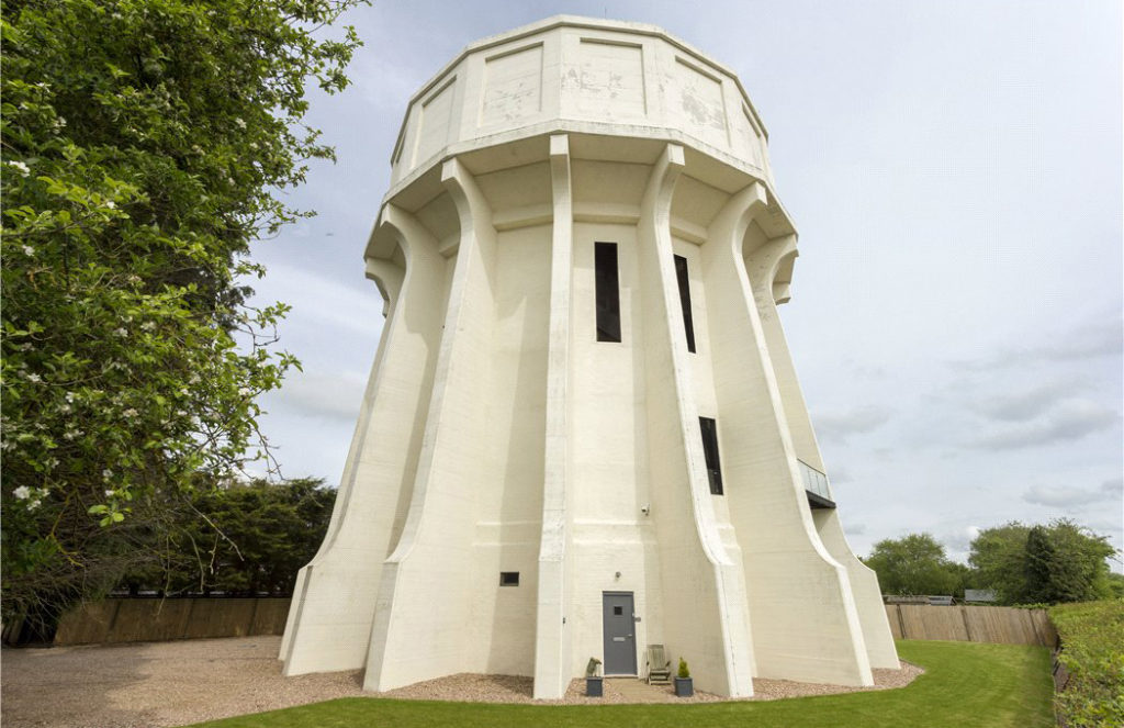 Converted water tower hits the market in the UK’s Warwickshire for £1