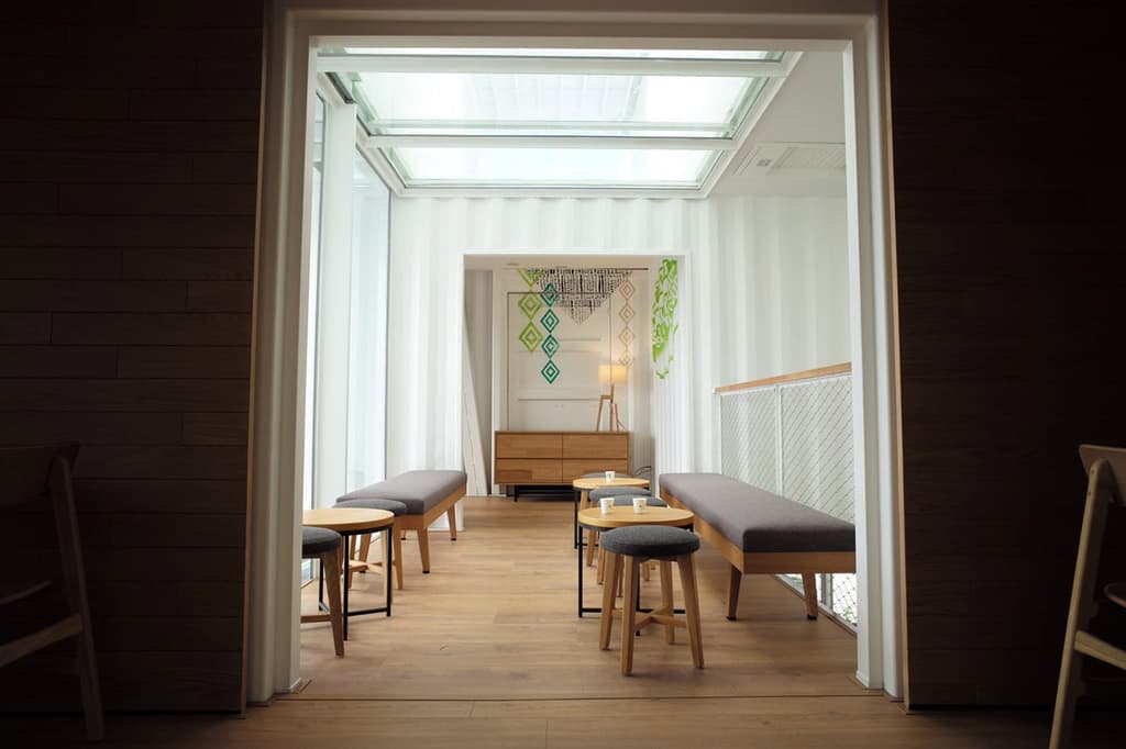 Kengo Kuma builds a Starbucks from 29 shipping containers