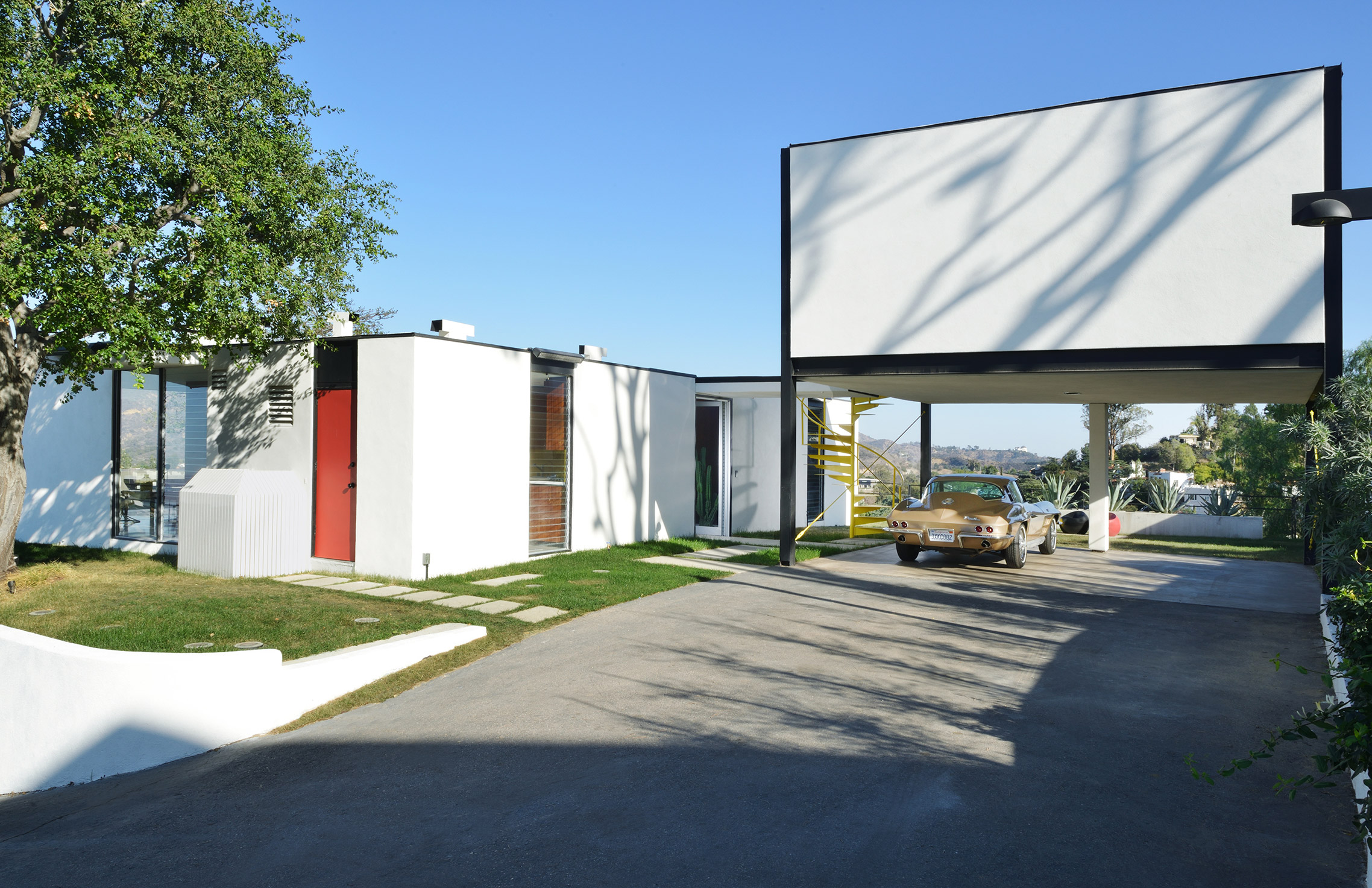 Revamped 1950s Craig Ellwood house hits the market for 2.95 million