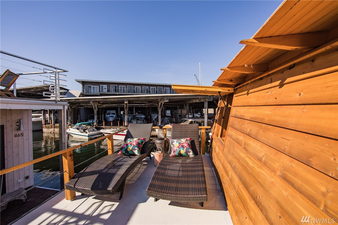 This 510 sq ft houseboat is full of surprises The Spaces