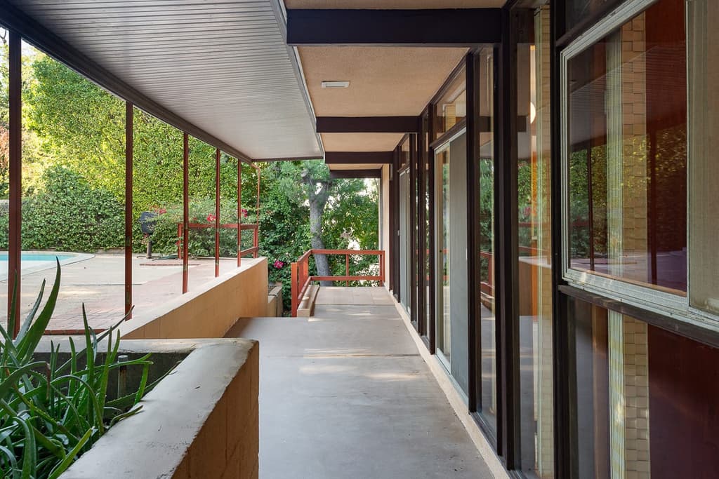 Time capsule post and beam house lists in LA for $1.195m