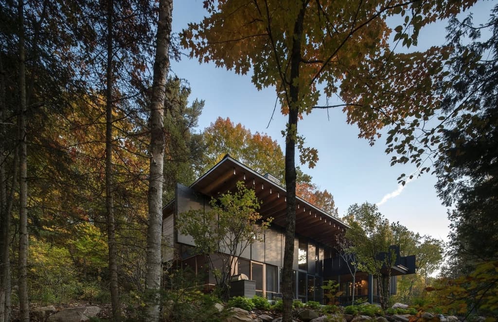 A woodland retreat in the heart of Ontario, Canada