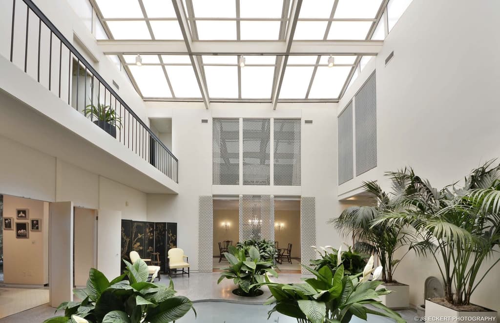 Architect’s perfectly preserved 1965 home hits the market near Chicago