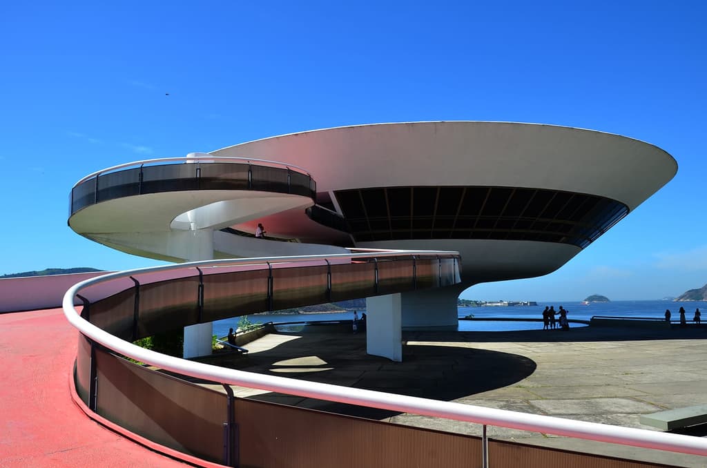 The Niterói Contemporary Art Museum. Photography: Rodrigo Soldon