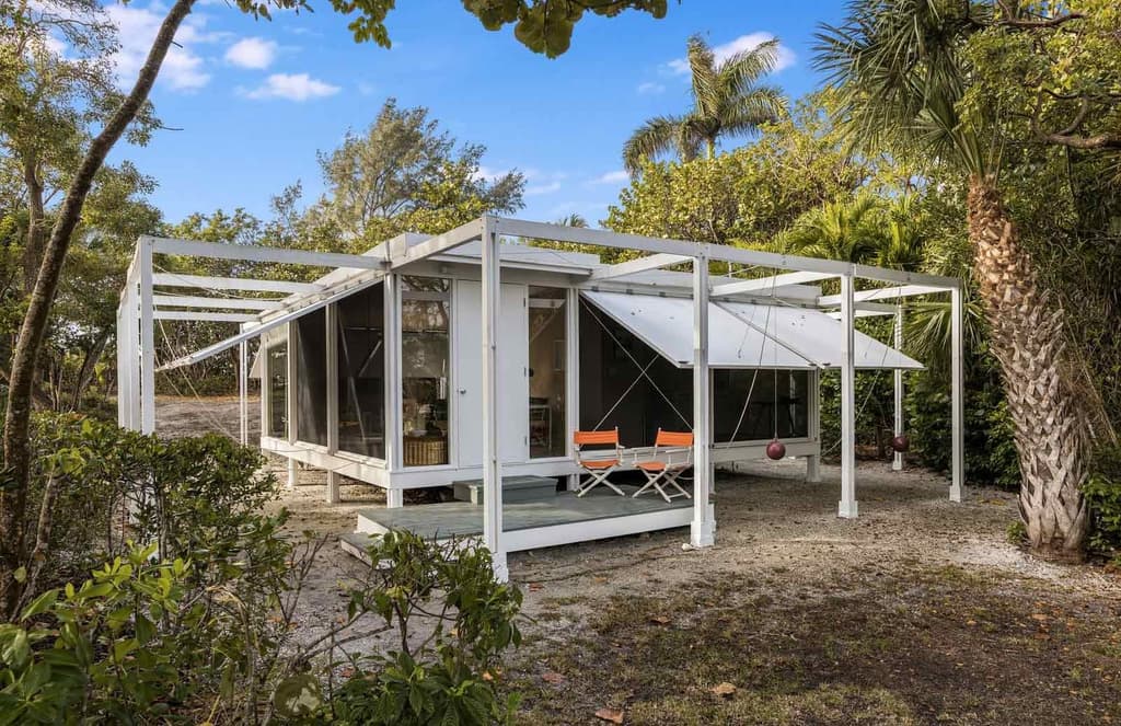 Paul Rudolph’s Walker Guest House is for sale in Florida