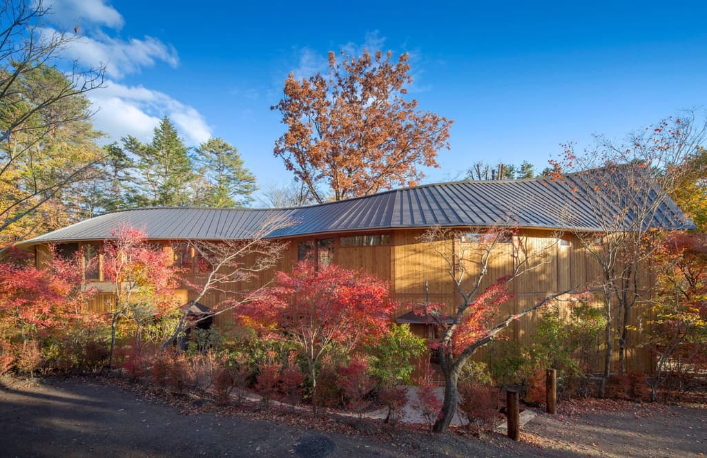 Shigeru Ban’s sinuous new Japanese hotel makes the most of mountain views