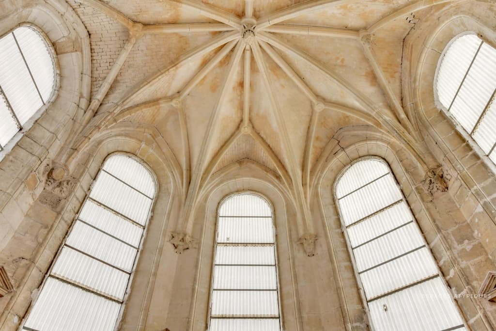 Ready-to-renovate chapel lists for €245k in Picardy