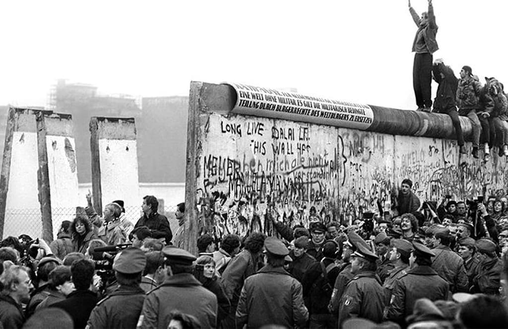 A chunk of the Berlin Wall is going under the hammer