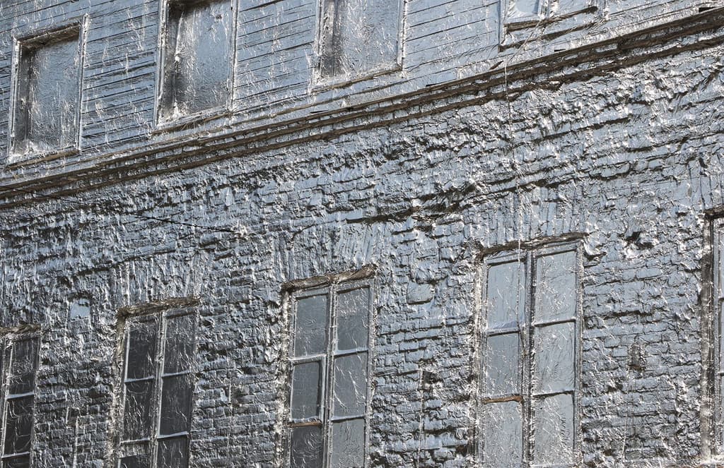 Polish artist Piotr Janowski wraps a Warsaw building in tin foil
