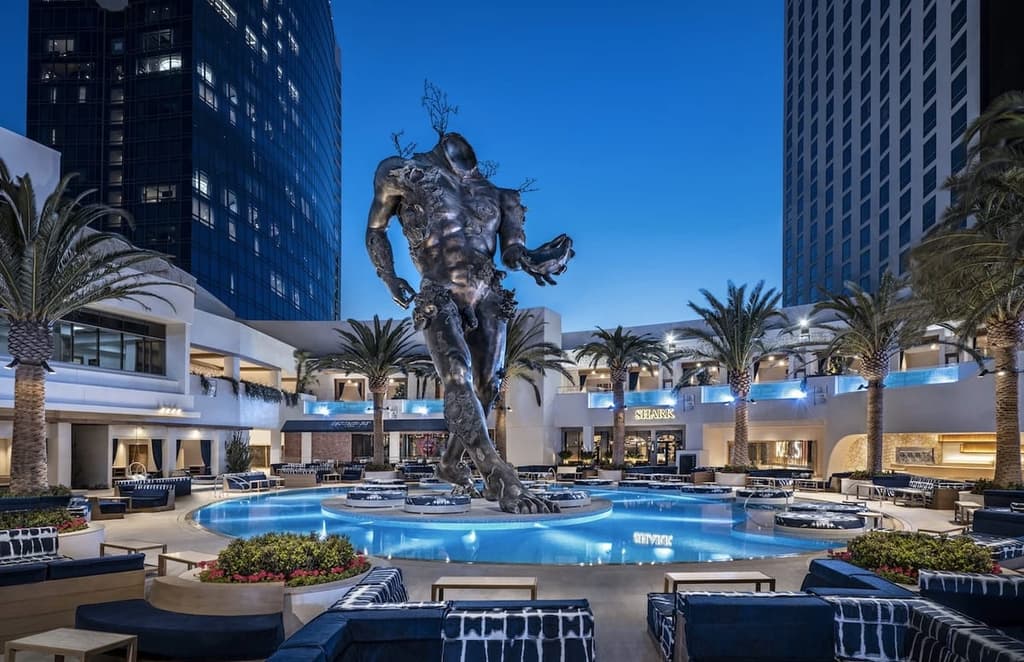 Las Vegas nightclub filled with Damien Hirst artworks closes after just 7 months