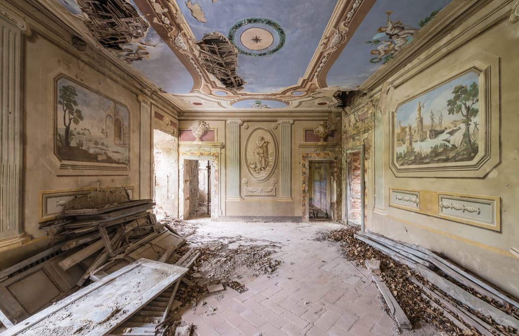 Europe’s ghostly frescos star in Romain Veillon’s 'Le Musee Imaginaire' series