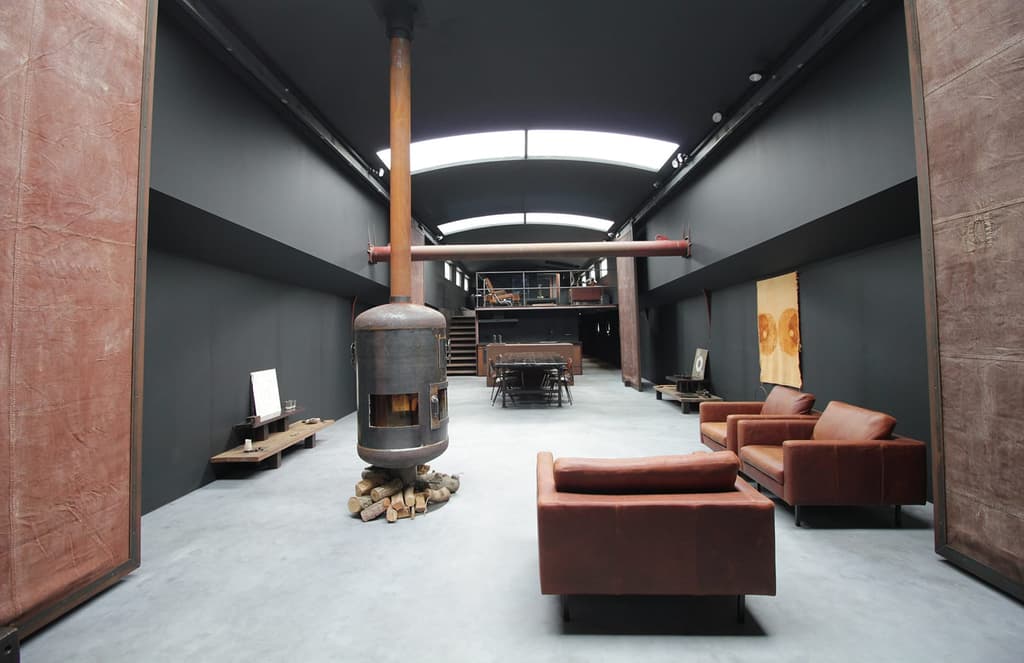 An atmospheric houseboat hits the market in Amsterdam
