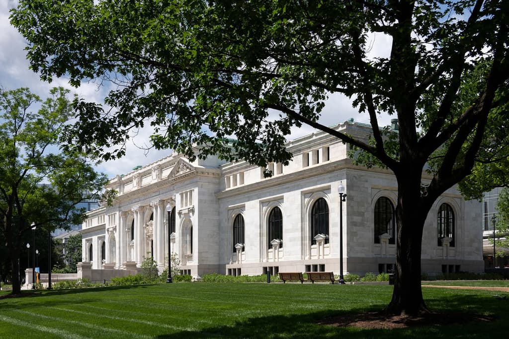 Washington DC’s first public library is now an Apple store