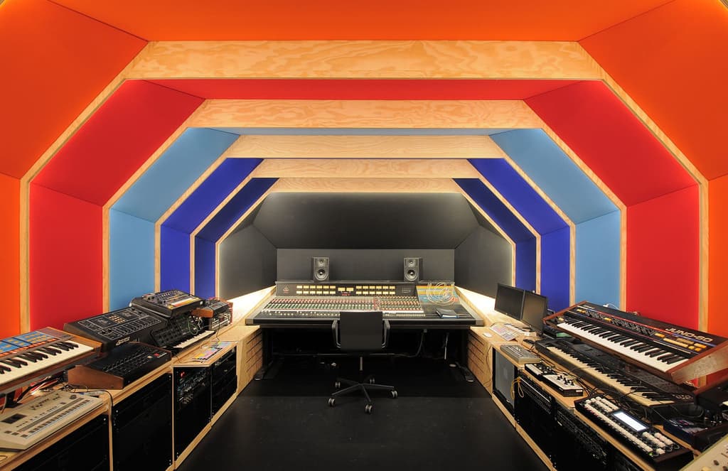 Fairfax creates a spaceship-inspired 'acoustic box' for music star Étienne de Crécy