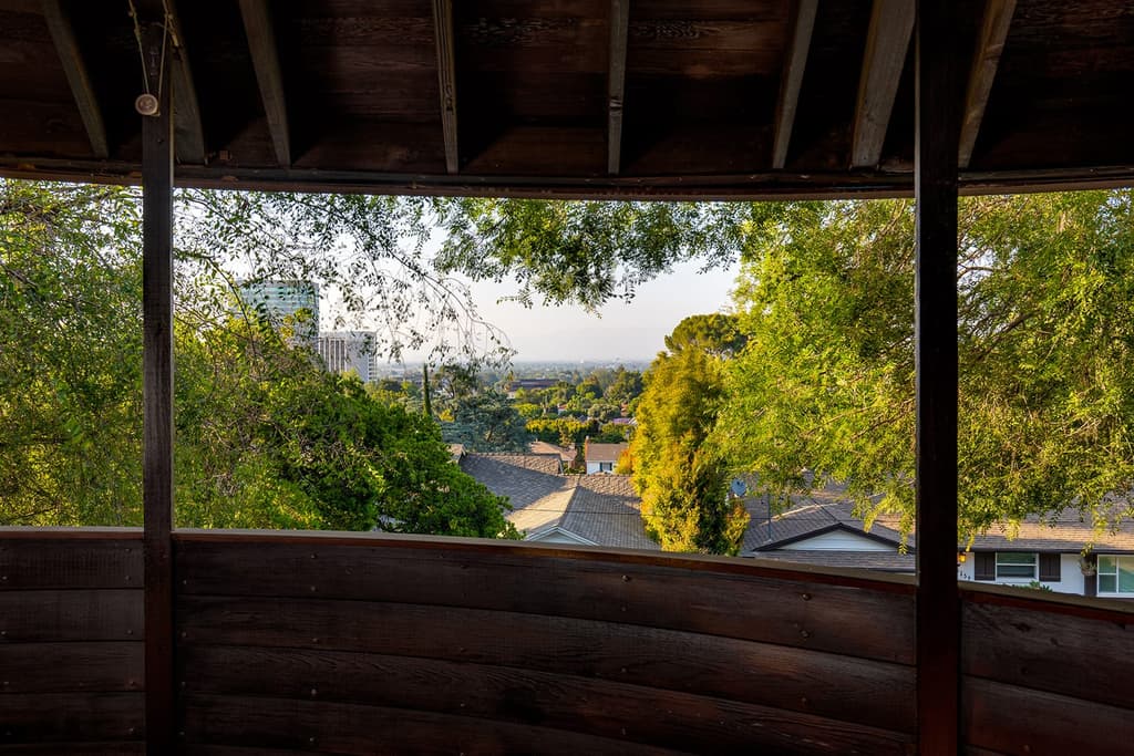 Circular 1950s Louse Foster House by John Lautner hits the market for the first time