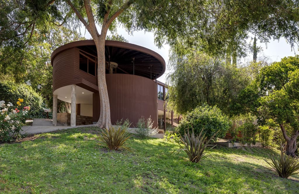 Circular 1950s house by John Lautner hits the market for the first time