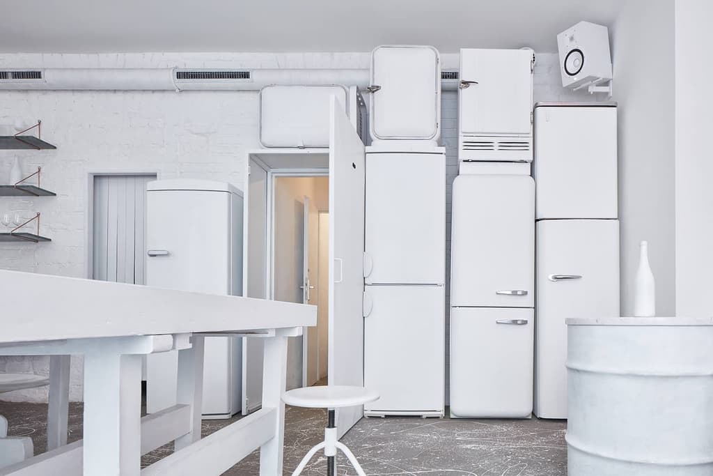 It’s an all-white affair at this paint splattered wine bar
