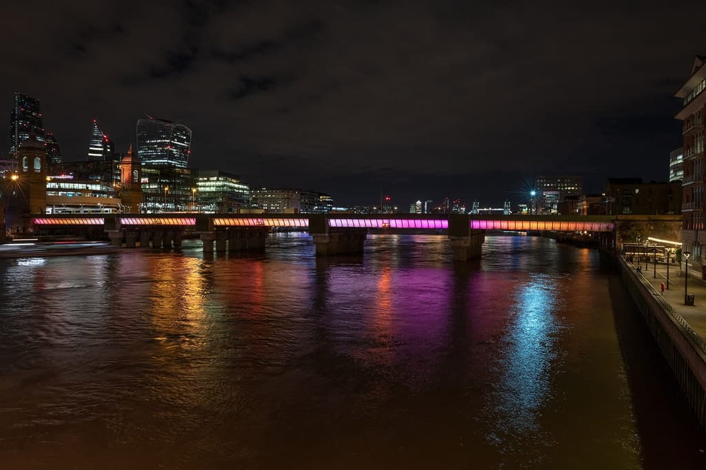 Cannon Street Bridge. Photography: James Newton