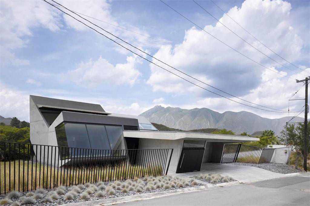 An extreme sci-fi home hits the market in Mexico’s Monterrey