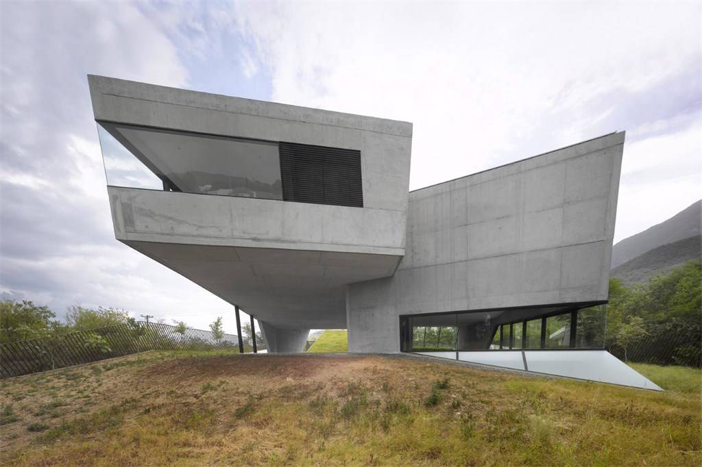 The best brutalist homes on the market right now - The Spaces