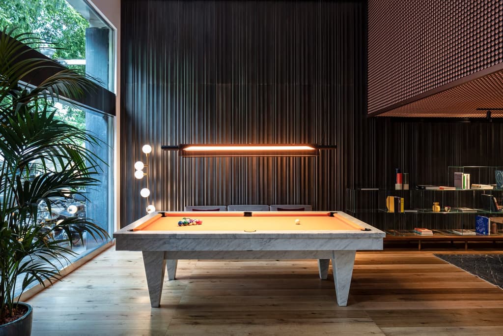 Sir Victor hotel in Barcelona - pool table