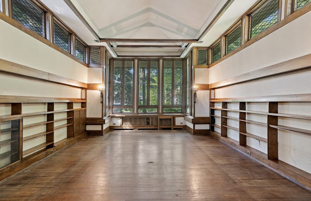 A library-like Frank Lloyd Wright home is for sale in Illinois