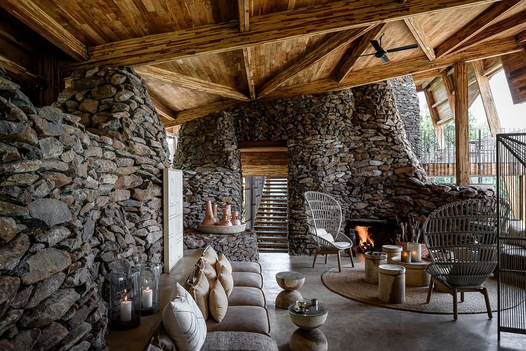 Singita Faru Farus main lodge and lounge area. Photography: Adriaan Louw