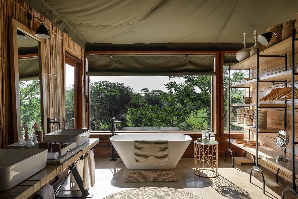 Singita lodge bedroom and bathroom suite.