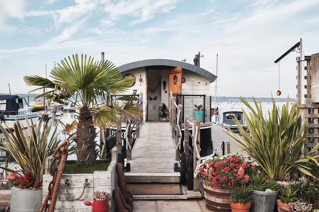 Floating homes that rethink the life aquatic