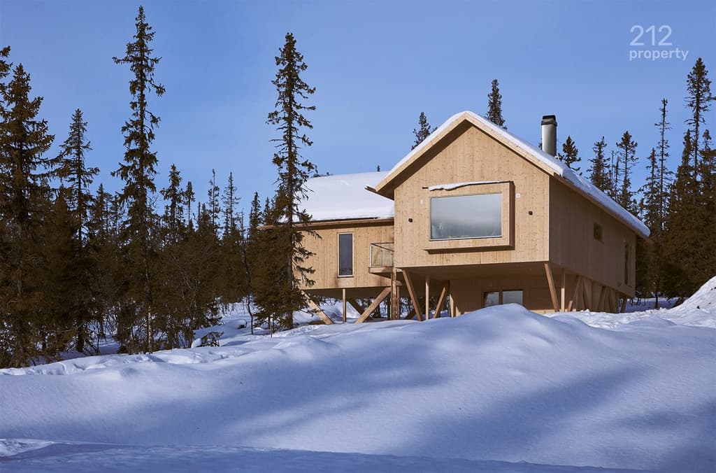 Slope living gets a contemporary spin inside this Vemdalen ski chalet