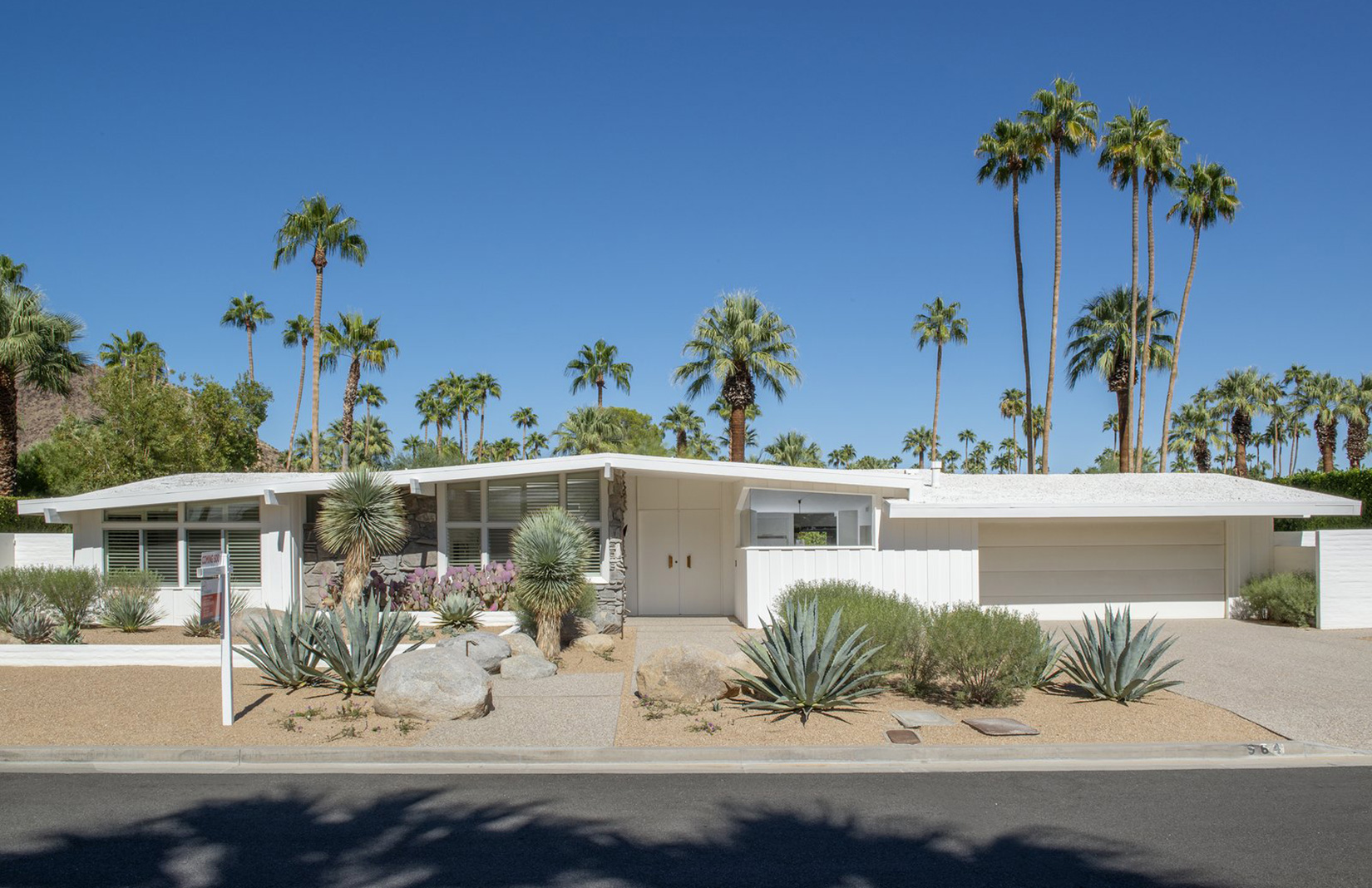 One of Palm Springs’ classic Alexander Construction homes has listed